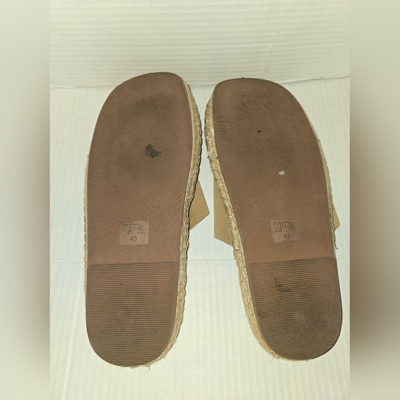 Zara Beige Suede Slide Sandals - Picture 4 of 4